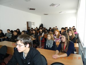 Студенты на лекции профессора Дж.Боага